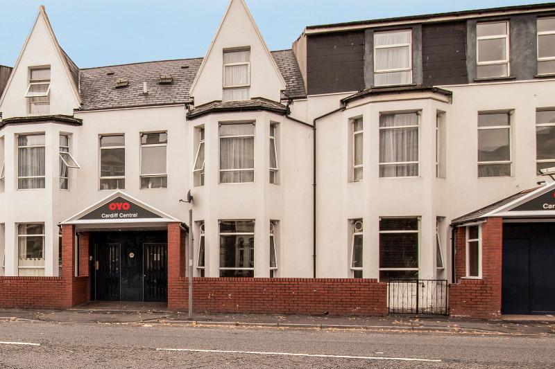 Oyo Flagship Cardiff Central Hotel Exterior photo