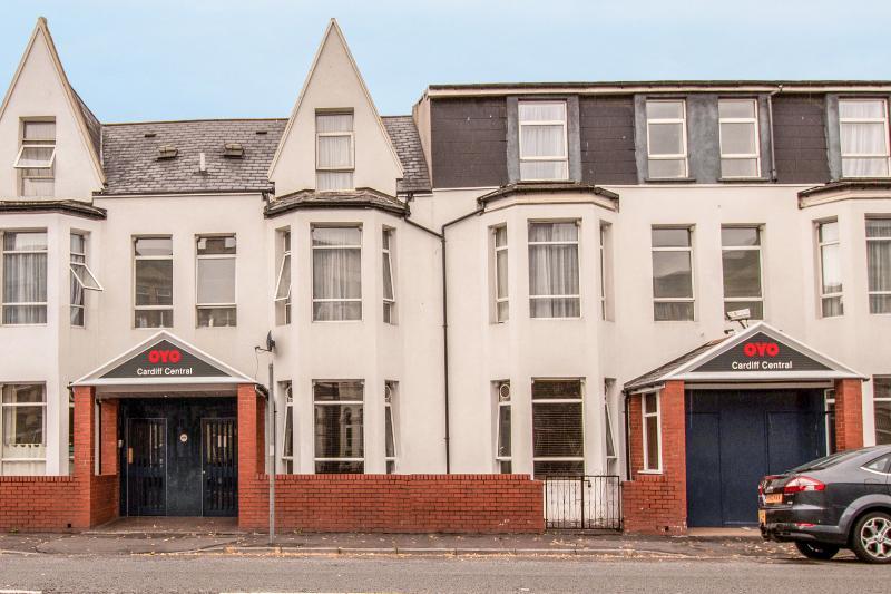 Oyo Flagship Cardiff Central Hotel Exterior photo